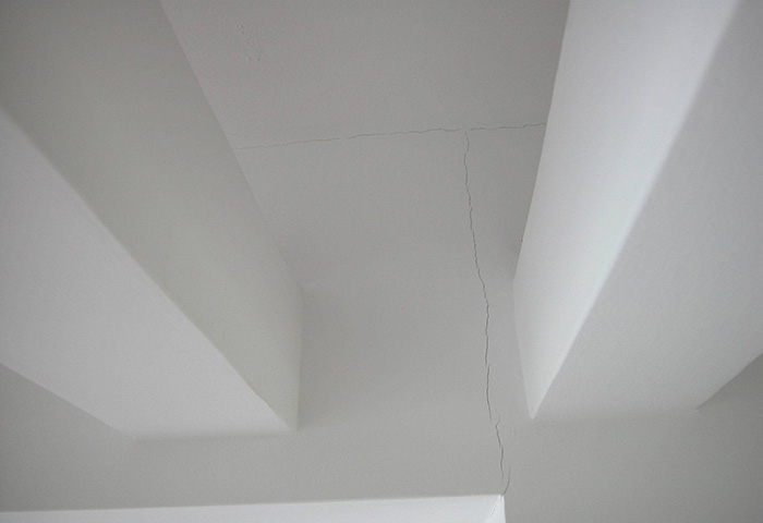 裝修完吊頂為什么容易開裂？吊頂開裂后如何處理